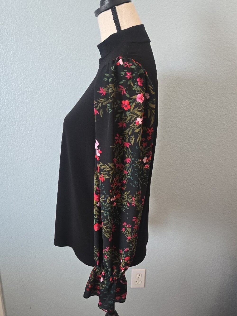 CECE Floral Print Long Sleeve Mixed Media Mock Neck Knit Top Sz Medium Black - Picture 6 of 10